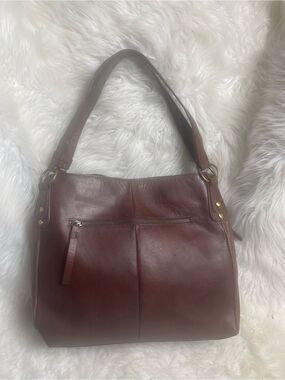 Bolo Leather Brown Medium Shoulder Bag gold tone hardwares.